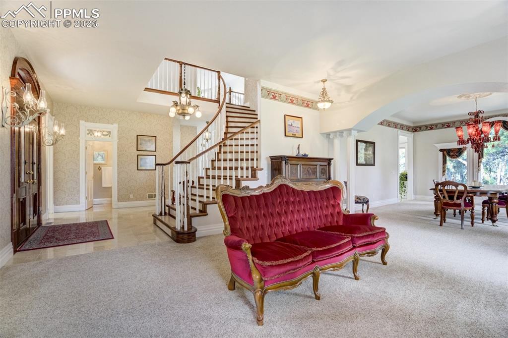 Image 8 of 50: Living Room