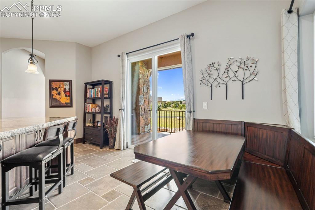 Image 14 of 50: Dining Area