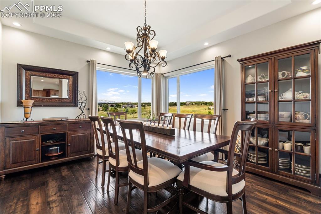 Image 15 of 50: Dining Area