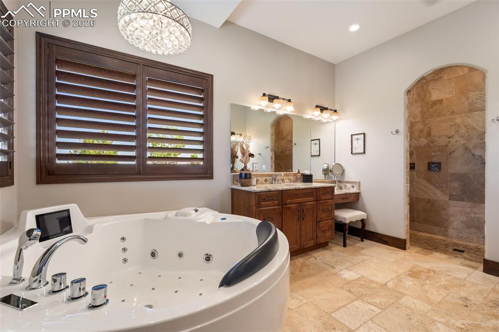 Image 24 of 50: Bathroom