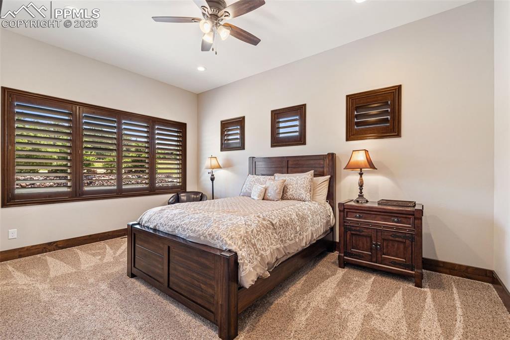 Image 26 of 50: Bedroom