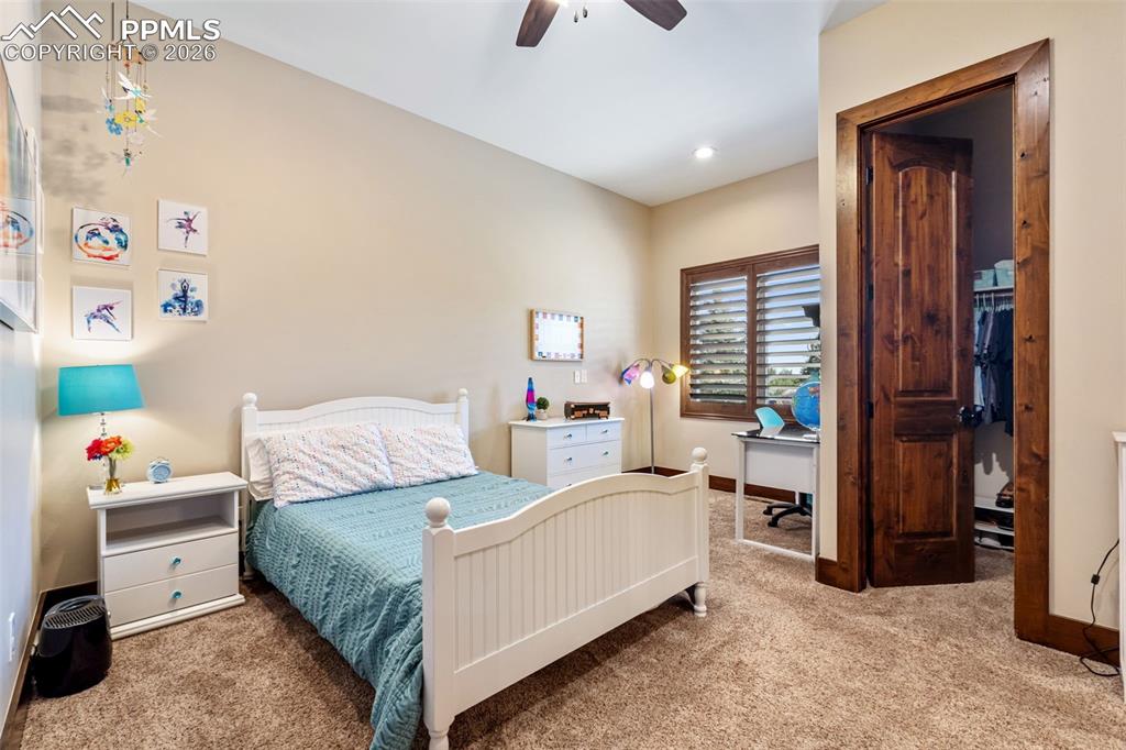 Image 32 of 50: Bedroom