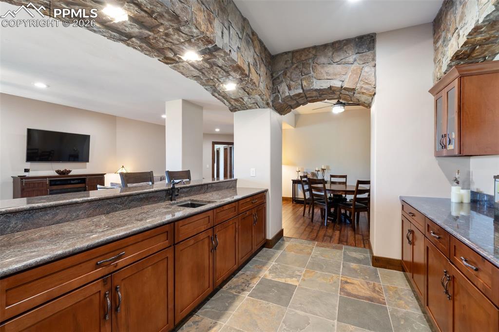 Image 36 of 50: Kitchen