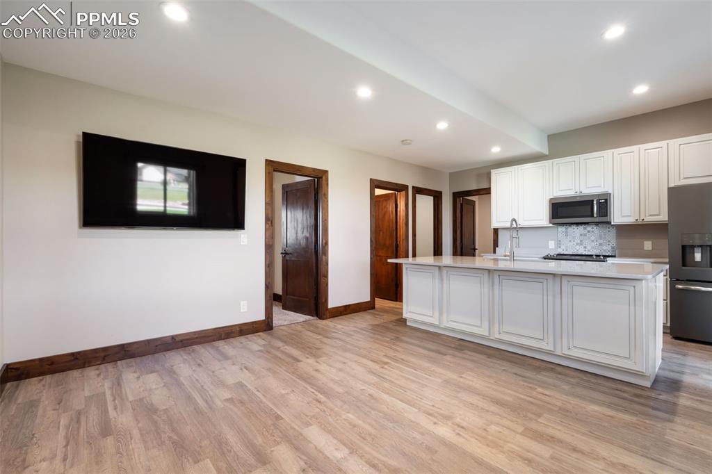 Image 40 of 50: Kitchen