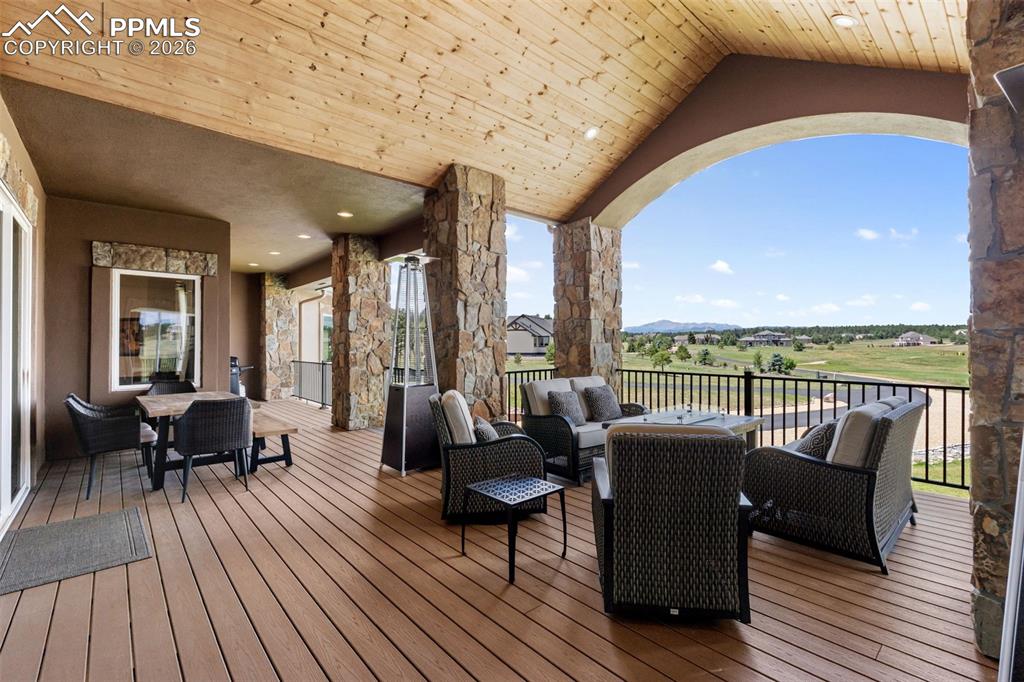 Image 44 of 50: Deck