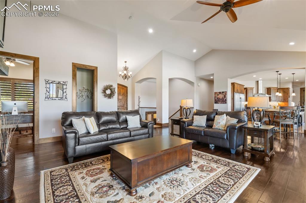 Image 6 of 50: Living Room