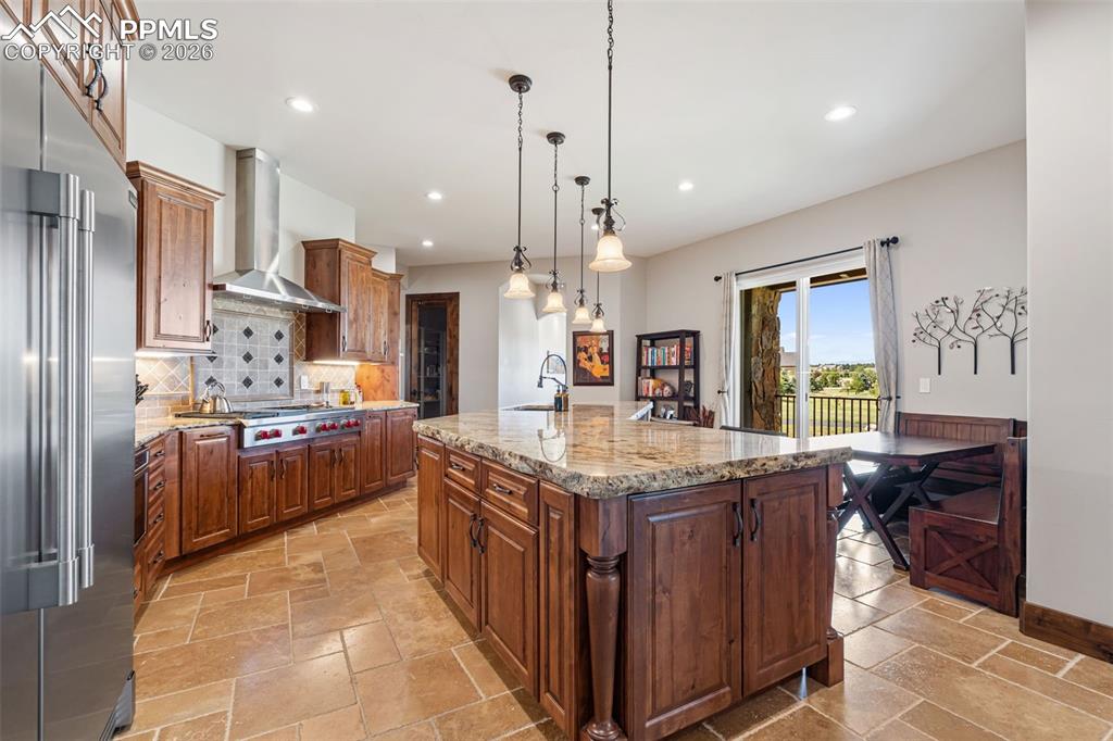 Image 9 of 50: Kitchen