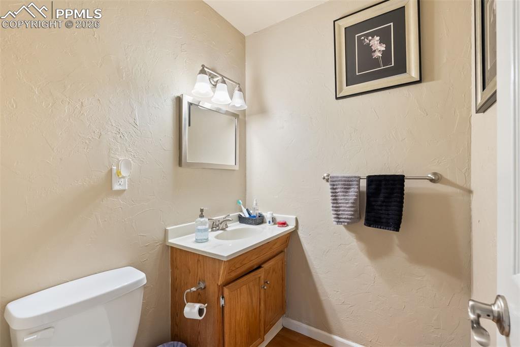 Image 10 of 50: Bathroom
