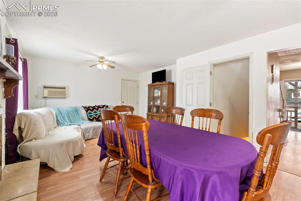 Image 12 of 50: Dining Area