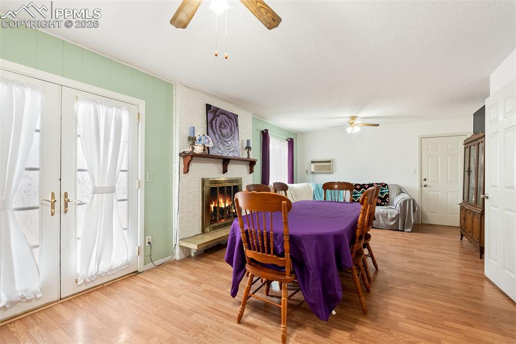 Image 13 of 50: Dining Area