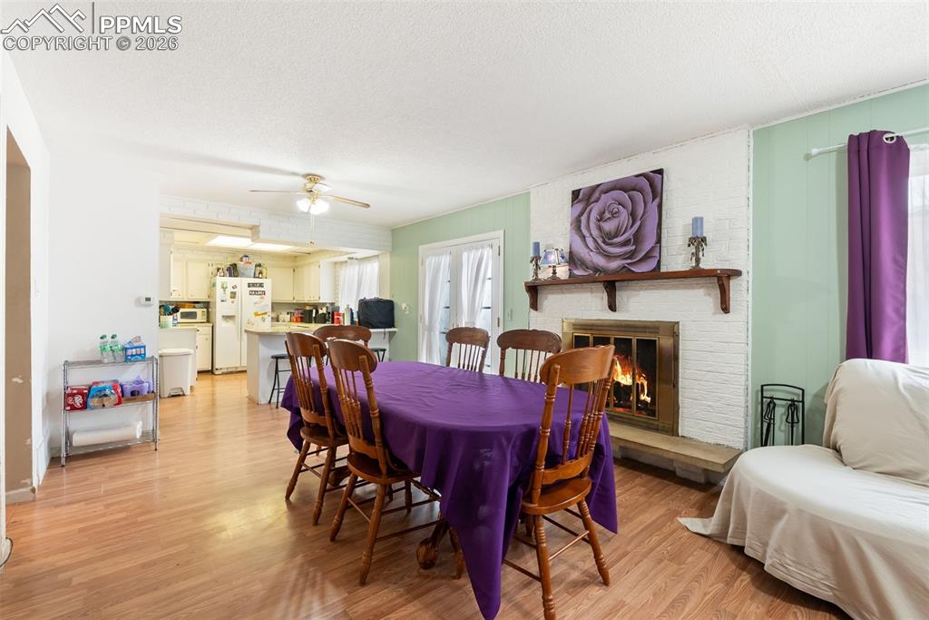 Image 14 of 50: Dining Area
