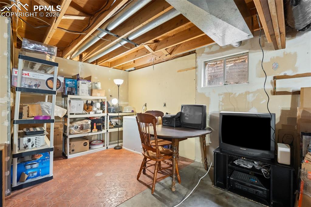 Image 40 of 50: Basement