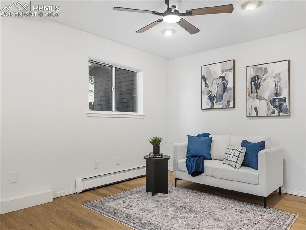 Image 18 of 49: Living Room