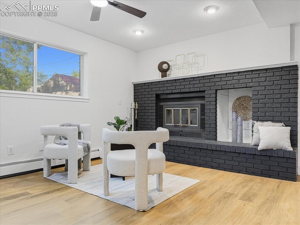 Image 19 of 49: Living Room