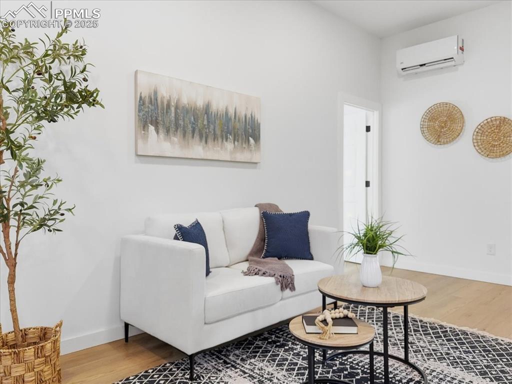 Image 26 of 49: Living Room