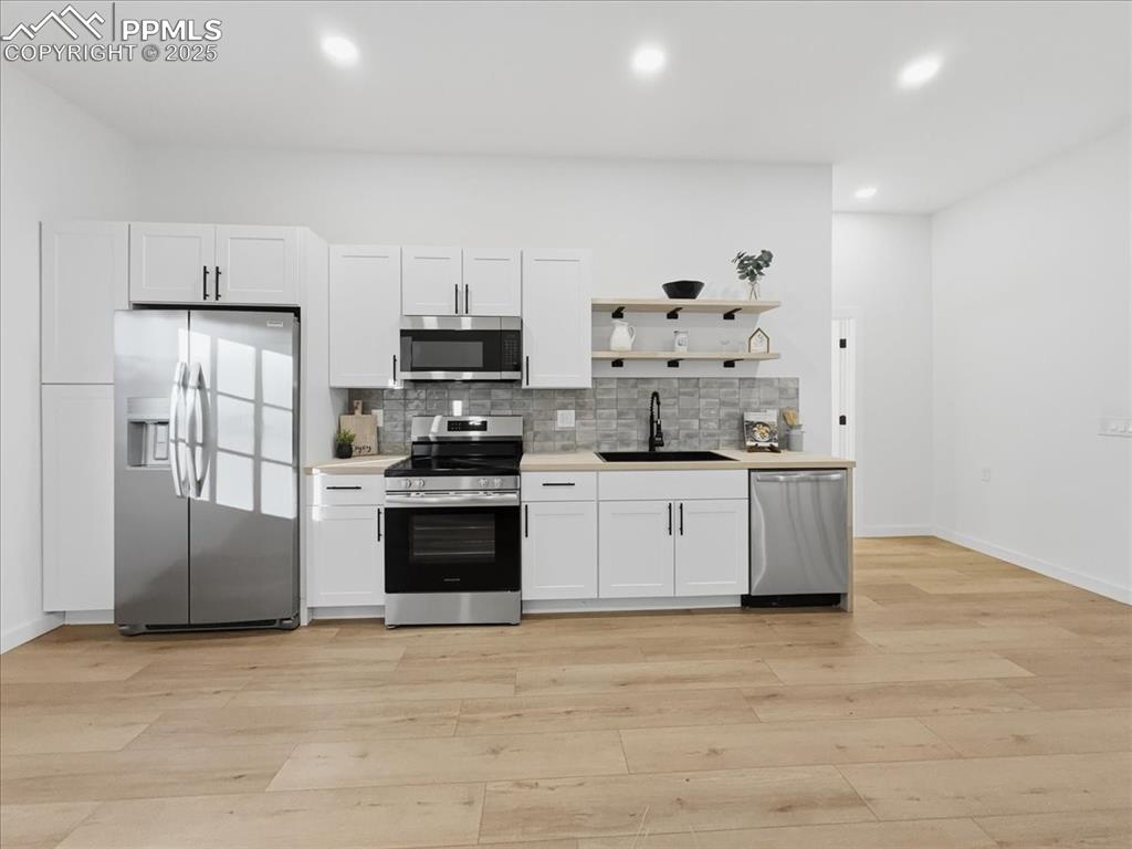 Image 29 of 49: Kitchen