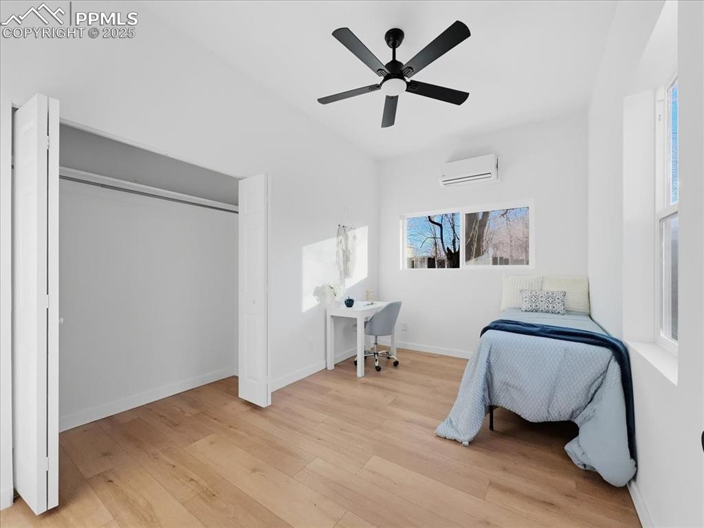 Image 33 of 49: Bedroom