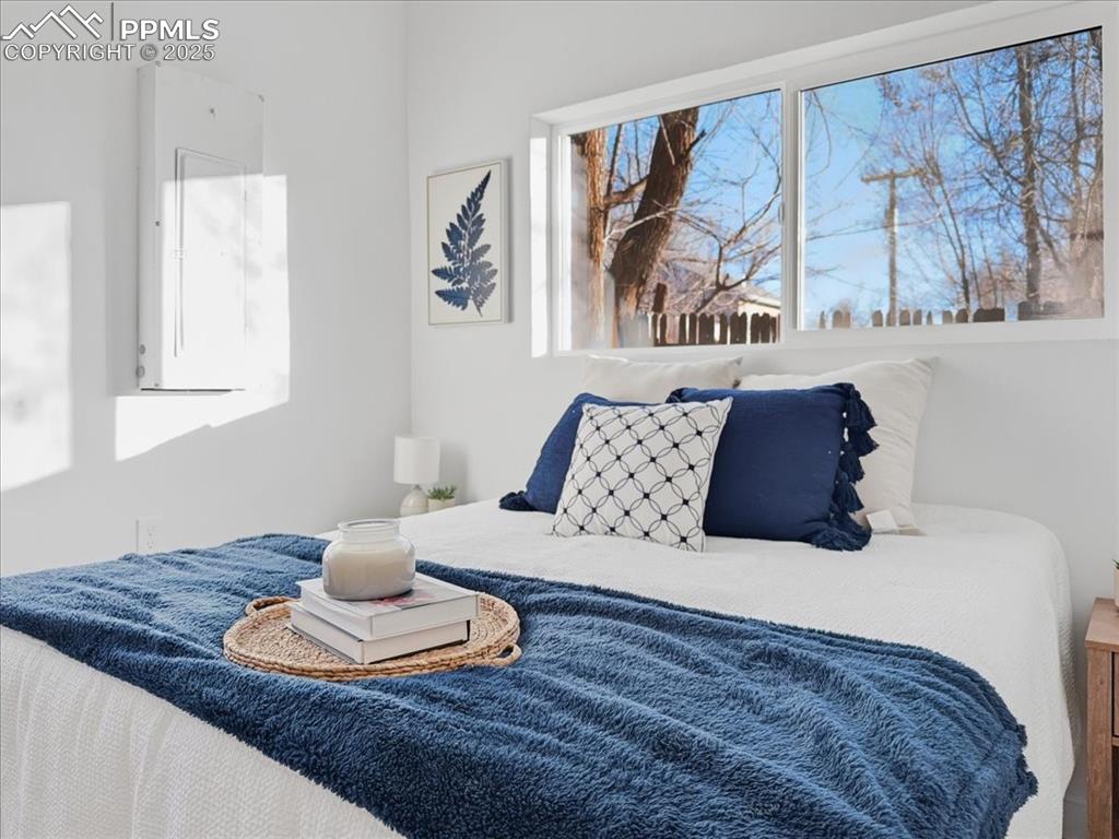 Image 35 of 49: Bedroom