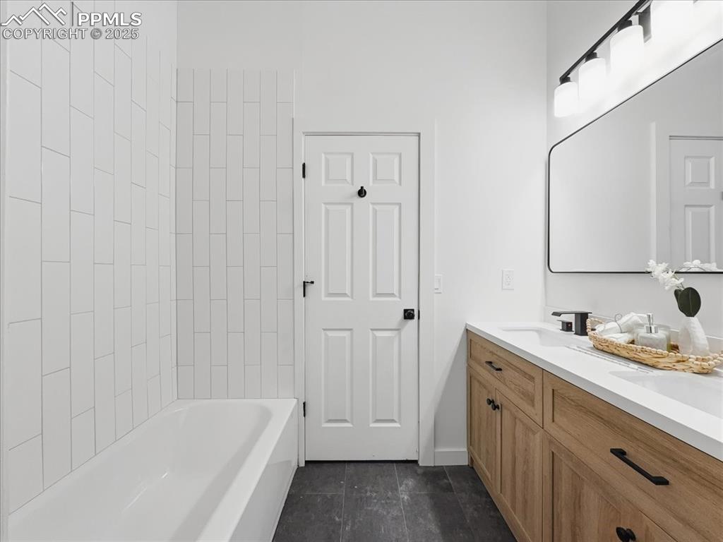 Image 40 of 49: Bathroom