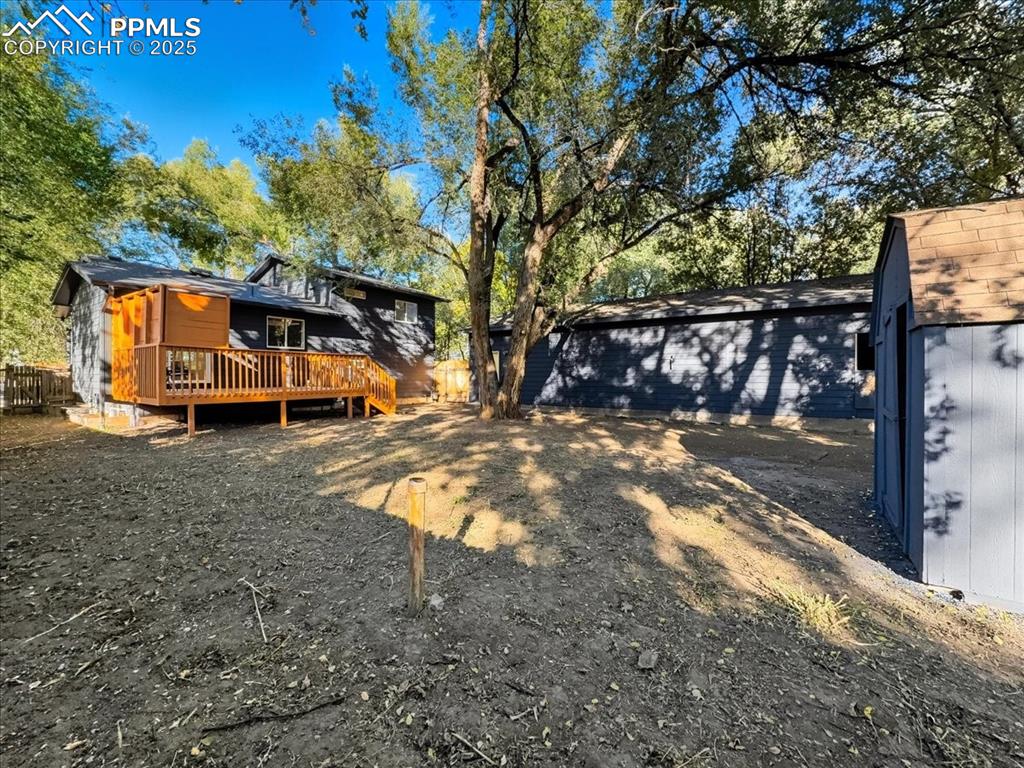 Image 46 of 49: Yard