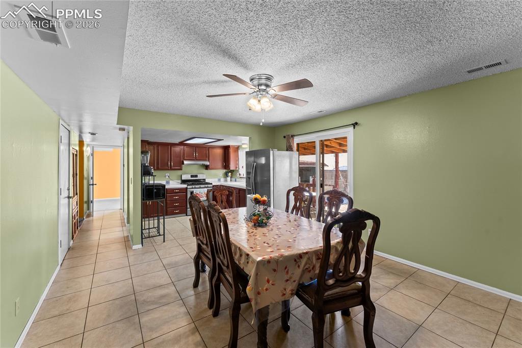 Image 10 of 21: Dining Area
