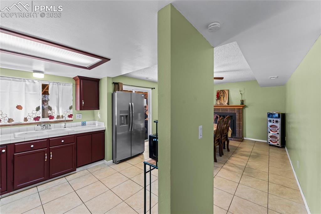 Image 6 of 21: Kitchen