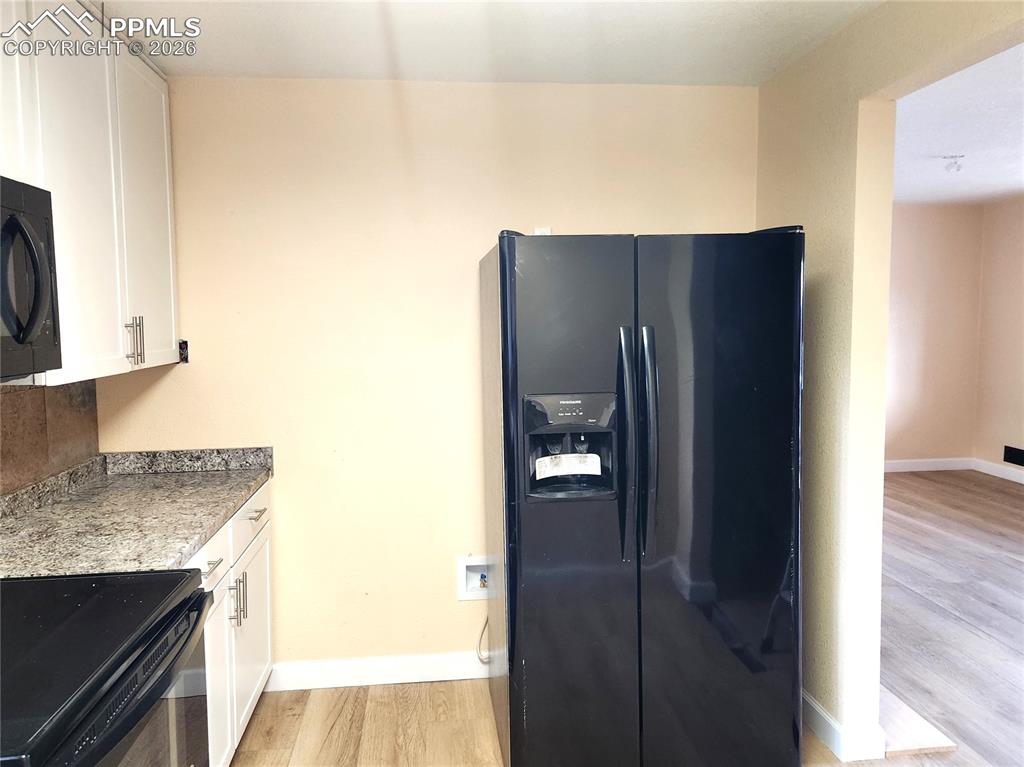 Image 23 of 38: Kitchen