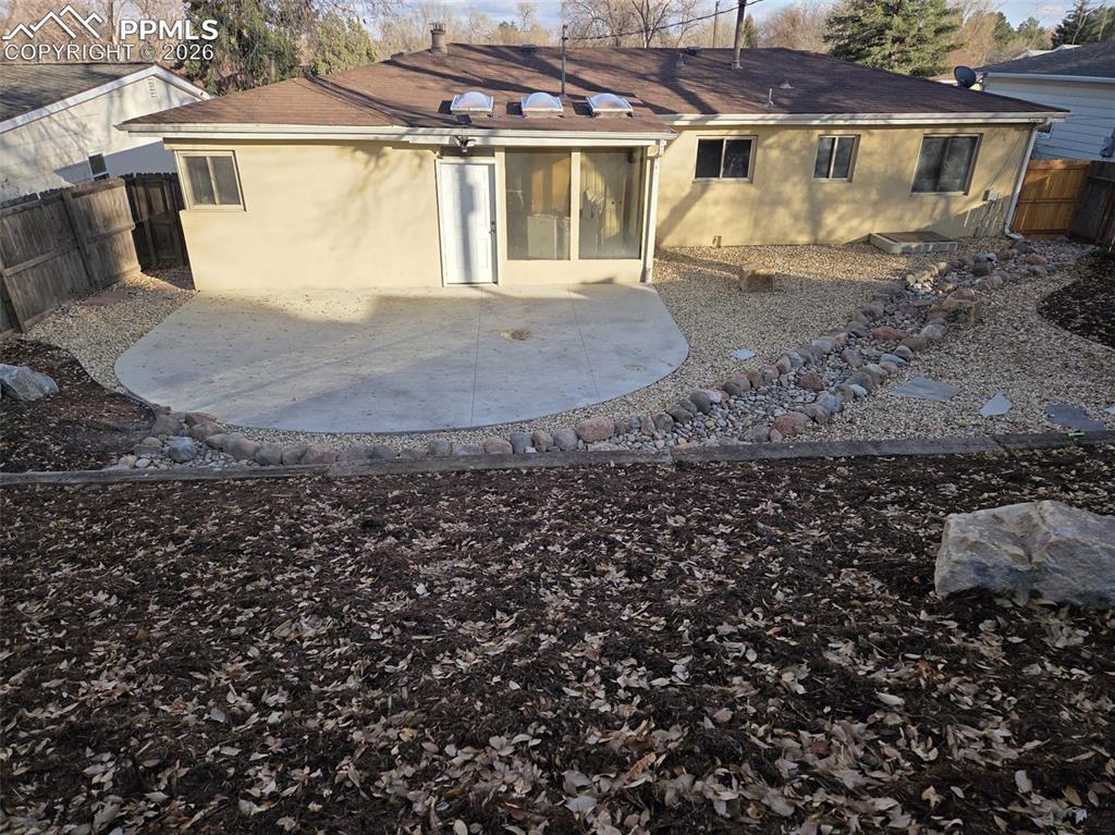 Image 31 of 38: Back of Structure