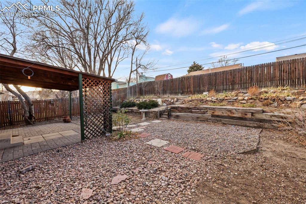 Image 10 of 43: Yard