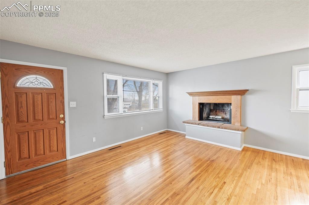 Image 16 of 43: Entry