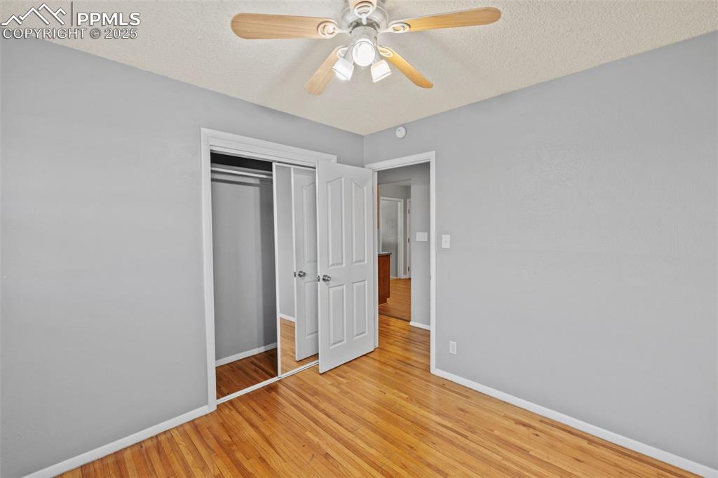 Image 23 of 43: Bedroom