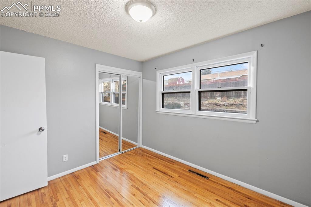 Image 28 of 43: Bedroom