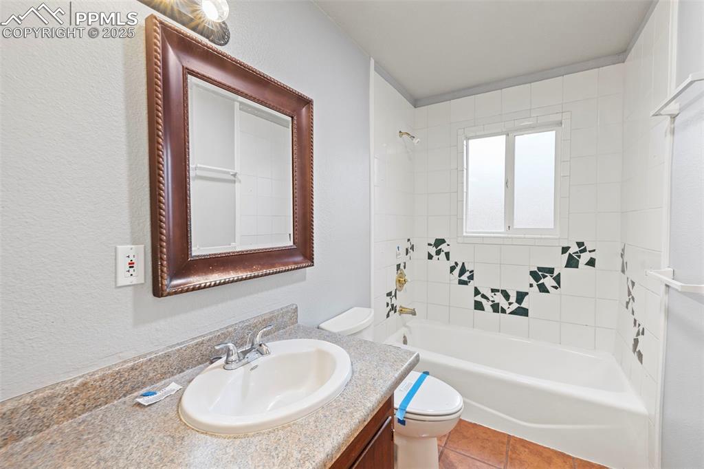 Image 29 of 43: Bathroom