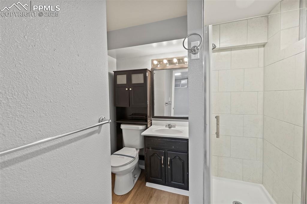 Image 40 of 43: Bathroom