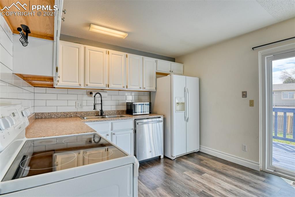 Image 12 of 46: Kitchen