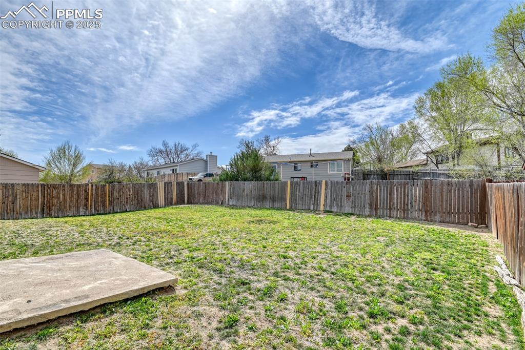 Image 17 of 46: Yard