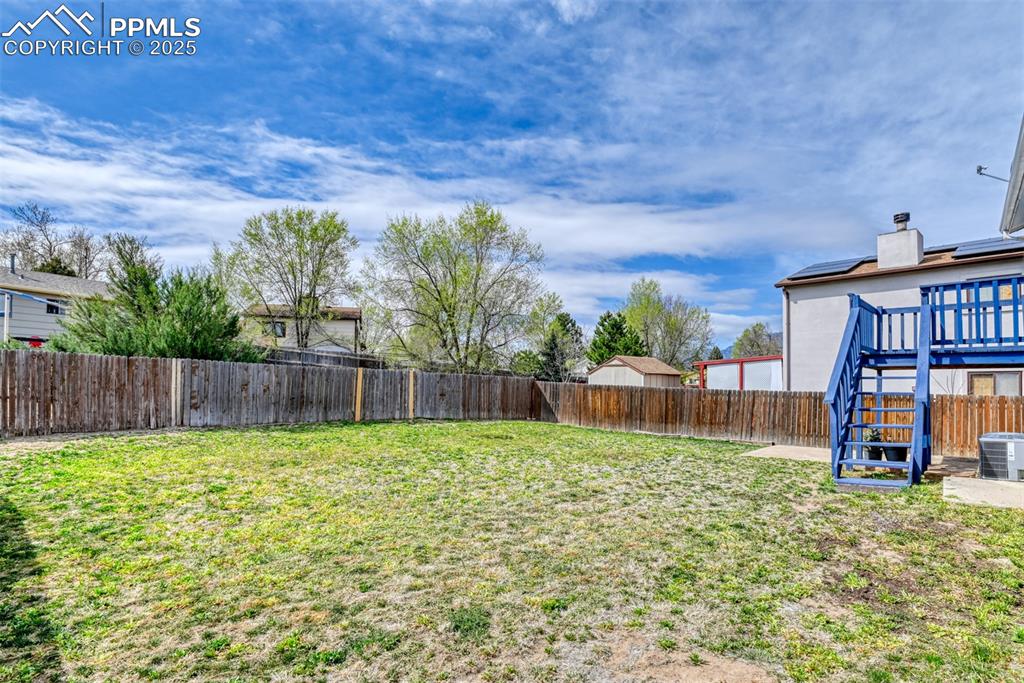 Image 20 of 46: Yard