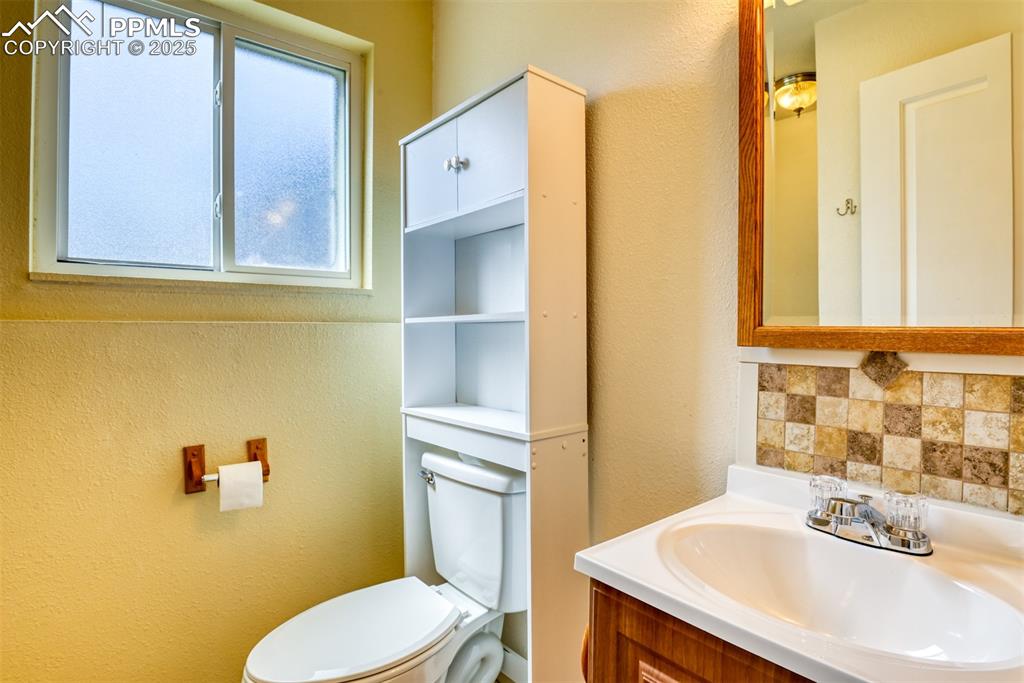 Image 42 of 46: Bathroom