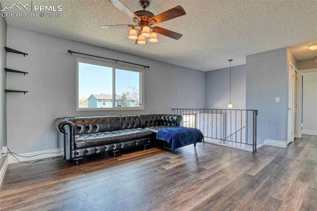 Image 9 of 46: Sitting Room