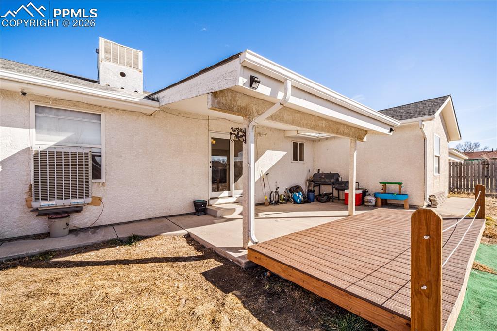 Image 19 of 22: Back of Structure