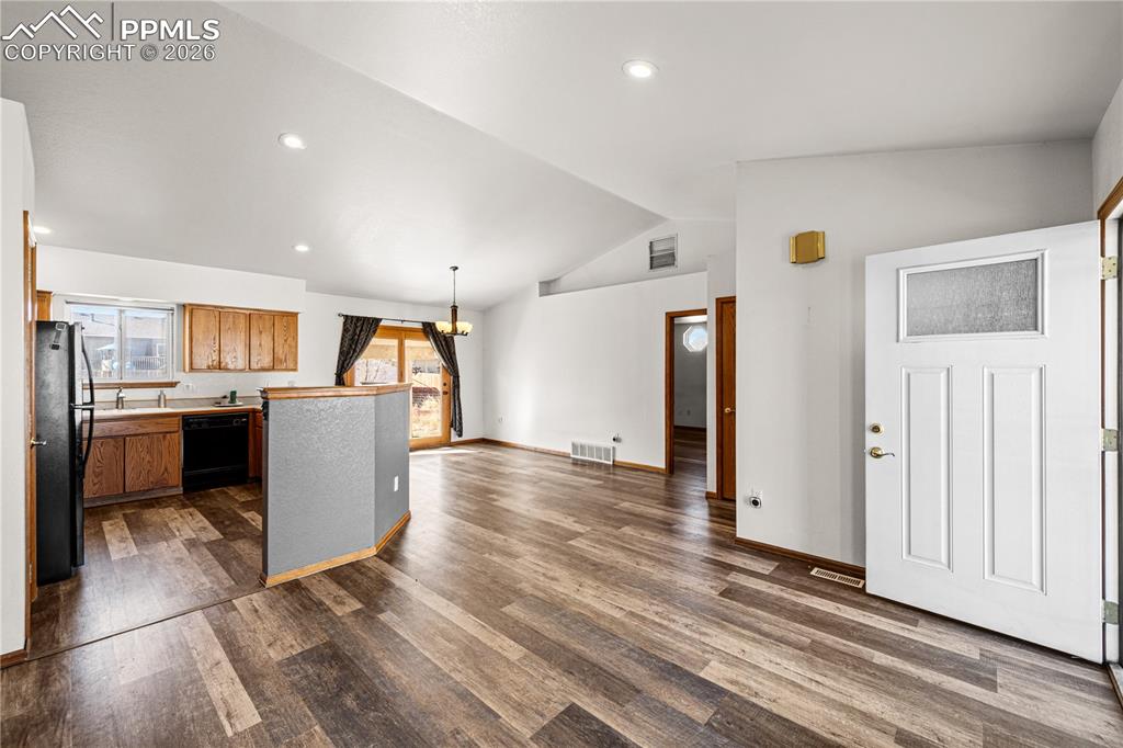 Image 2 of 22: Kitchen