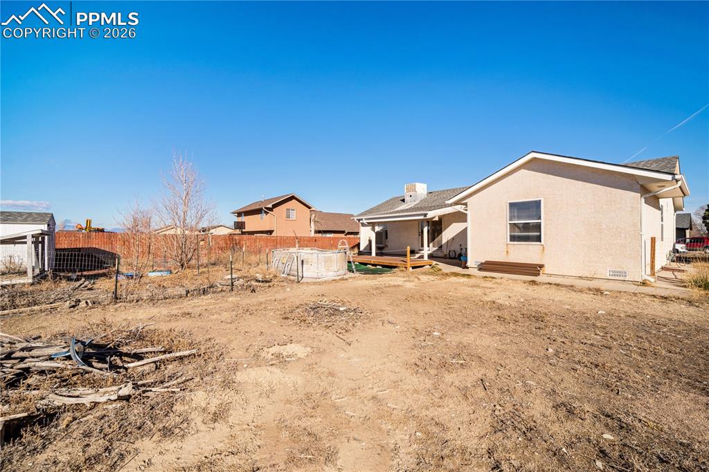 Image 20 of 22: Back of Structure