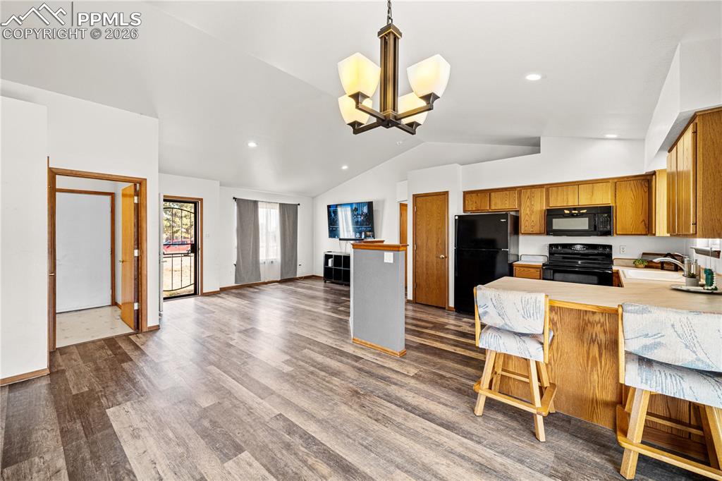 Image 3 of 22: Kitchen