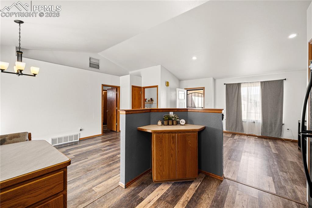 Image 7 of 22: Kitchen