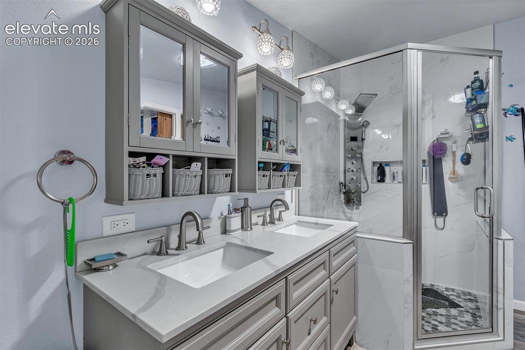 Image 16 of 35: Bathroom
