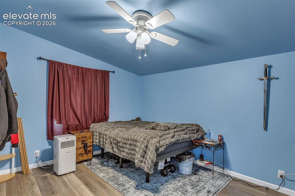 Image 18 of 35: Bedroom