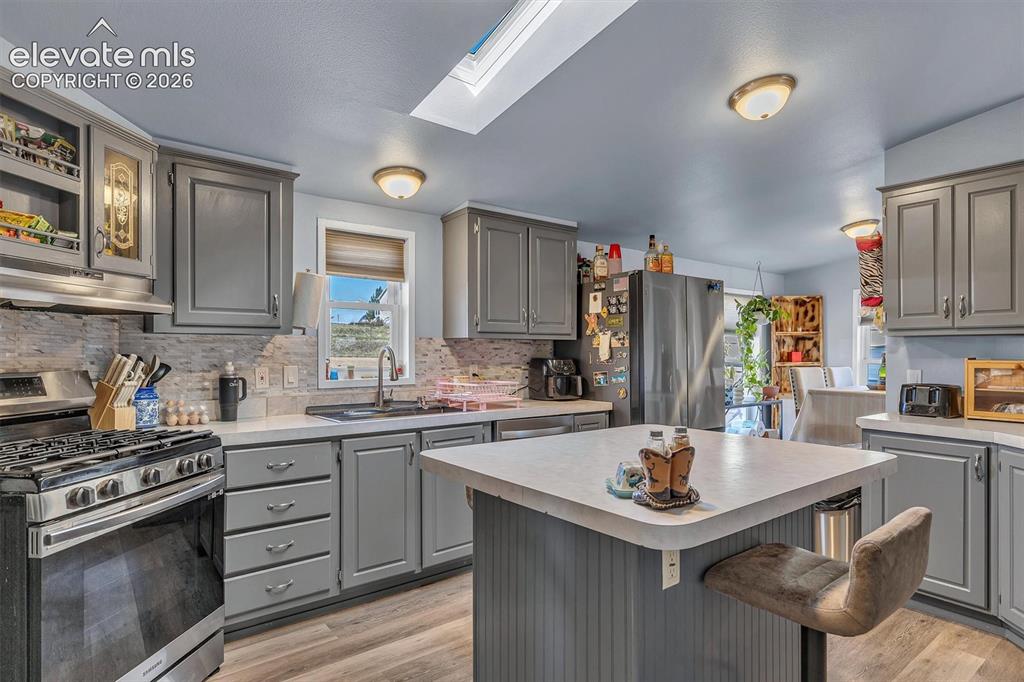 Image 8 of 35: Kitchen
