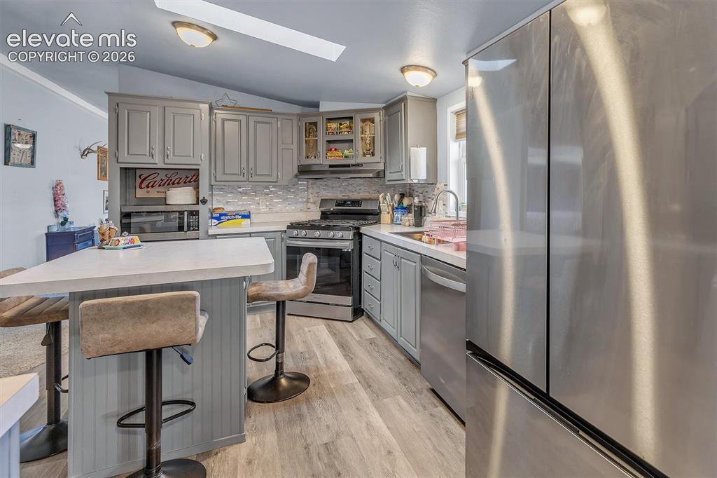 Image 9 of 35: Kitchen