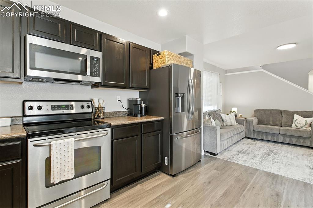 Image 13 of 28: Kitchen