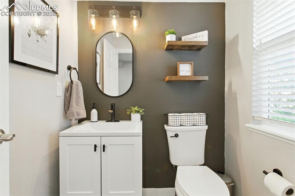 Image 14 of 28: Bathroom